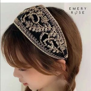 Wide headband with sequins detail ⚡️
